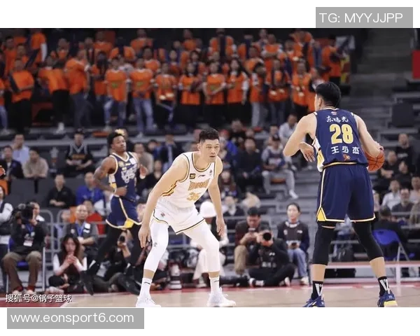 广东队惨遭逆转压哨进球掩盖全队低迷表现三分球无一命中半场落后26分