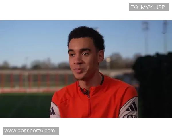 穆西亚拉首次恢复有球训练戴维斯即将回归合练状态