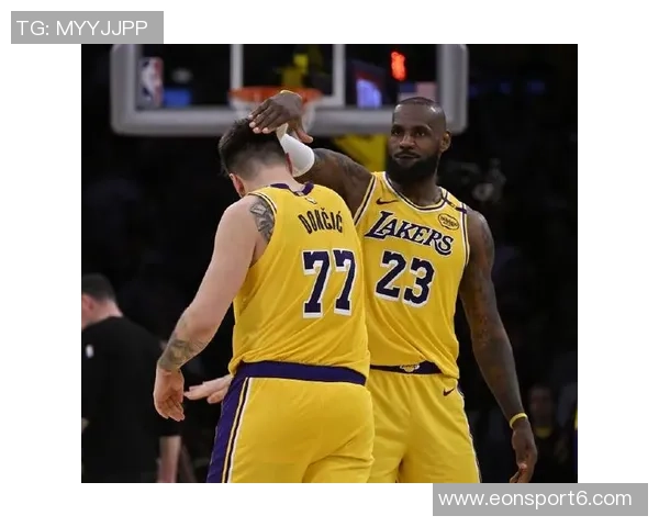 詹姆斯分享与东契奇里夫斯配合心得期待弱侧接球机会