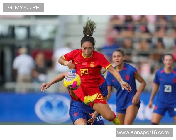 武汉女足外援奥乌苏错失绝佳机会踢中边网令人扼腕叹息