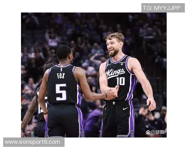 福克斯半场表现抢眼4投2中斩获13分2篮板2助攻罚球全中助力球队